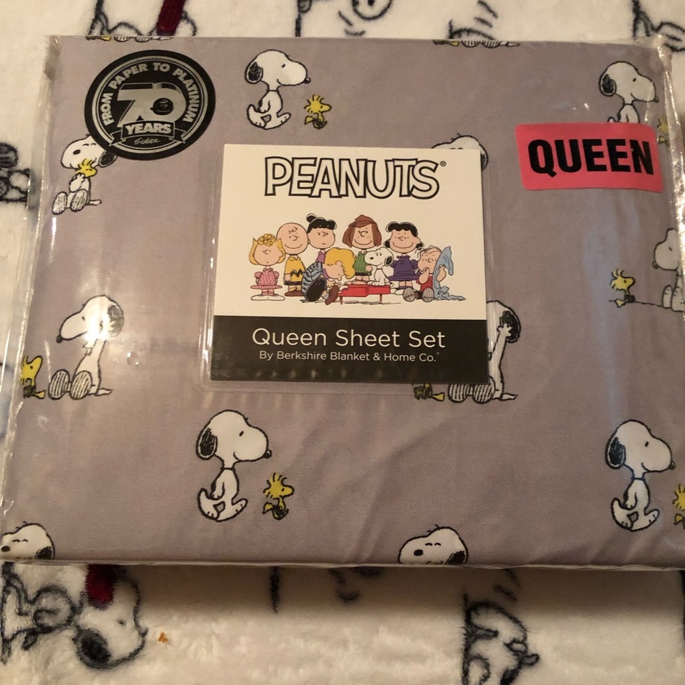 Queen size sheets. With Snoopy and Woodstock. Peanuts